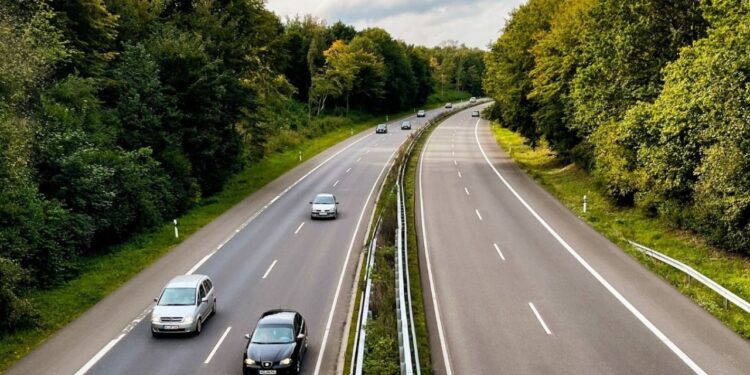 ¿Cómo revisar tu auto antes de salir de viaje por carretera estas vacaciones de verano?