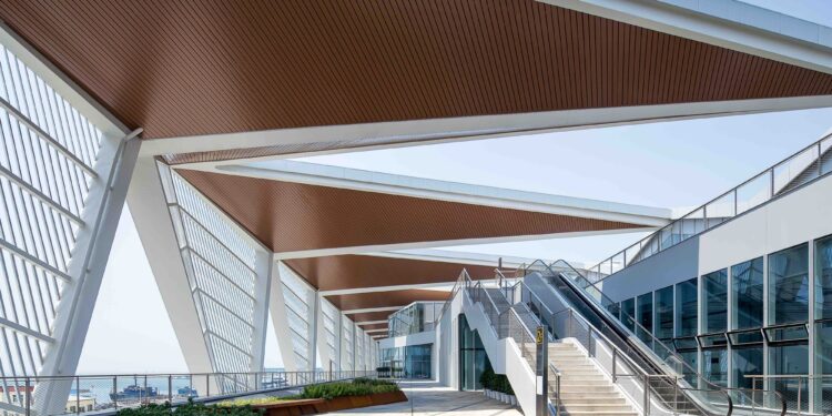 Galería de Terminal de cruceros de Qingdao / CCDI - MOZHAO Studio + CCDI JING Studio