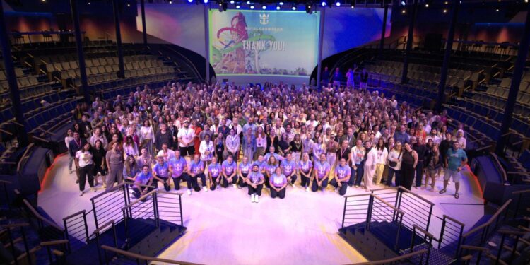 550 agentes de viajes se reúnen en el Legend of the Seas en el mayor Seminar at Sea de Royal Caribbean