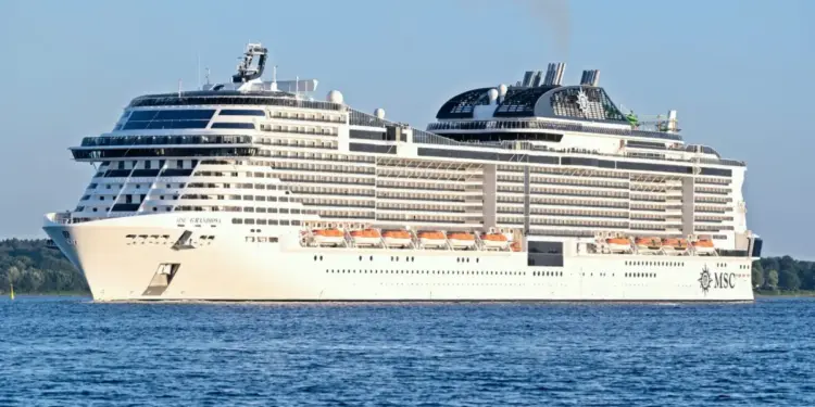 Una falsa alarma de hombre al agua confina a los pasajeros de un crucero en aguas de Menorca