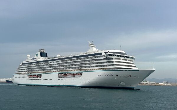 Condiciones meteorológicas obligan a cambiar sitio de atraque de crucero en Puerto de Castellón