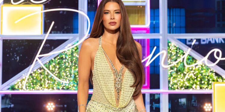 'Love Island’s' Ariana Madix Thinks Brunettes Have More Fun, Especially in Vintage Versace
