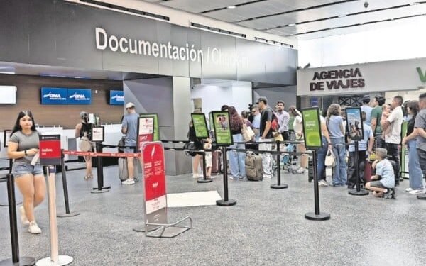 Pega a agencias de viajes cancelación de vuelos