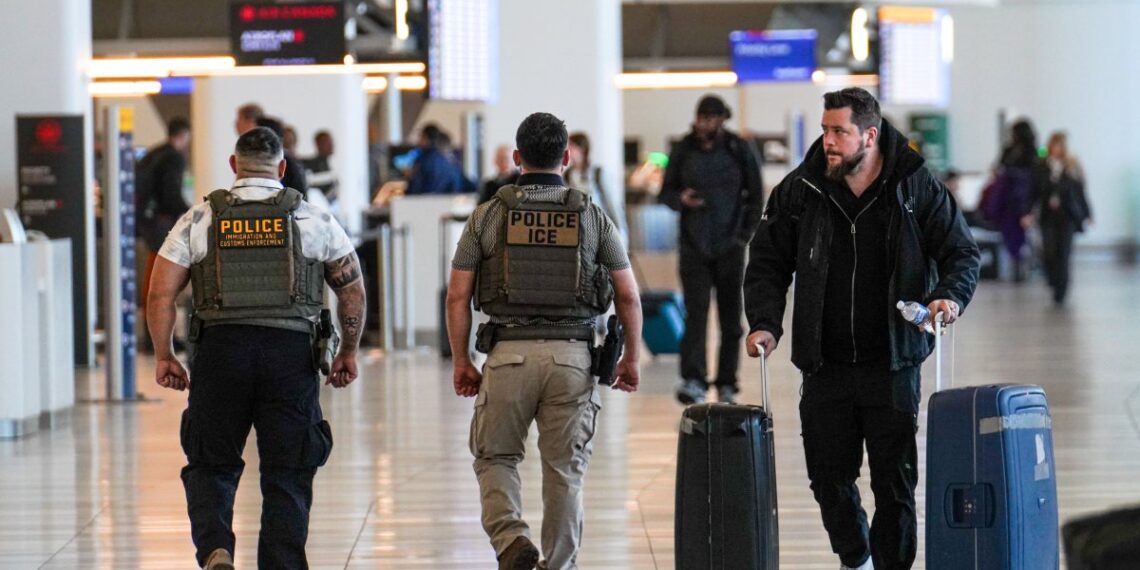 CHIRLA alerta a inmigrantes sobre viajes nacionales por detenciones en aeropuerto LAX – Telemundo 52