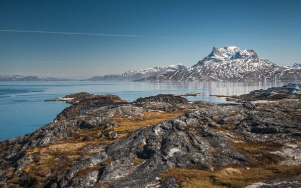 Municipio en Groenlandia llama a operadores a actuar con consideración en fiordo de Nuuk