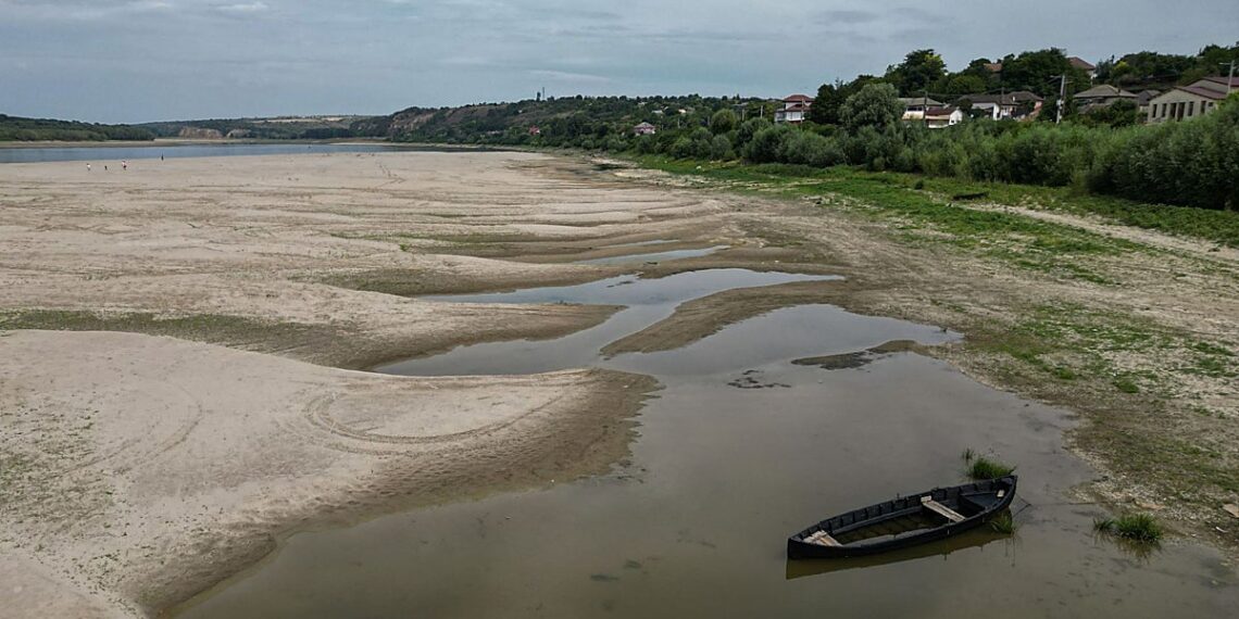 Cientos de barcos varados y turistas afectados por la falta de agua del Danubio