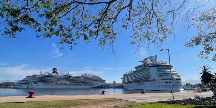 Con doble arribo de cruceros Puerto Vallarta arranca la actividad de agosto