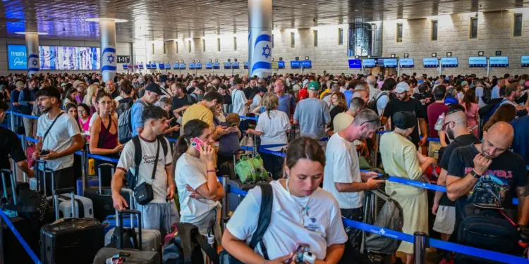 Política, tensión laboral y viajes de verano desatan huelga espontánea en Ben-Gurión - JNS.org