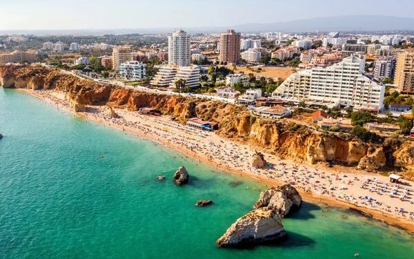 Ambassador Cruise Line aconseja cómo reemplazar viajes cancelados a Medio Oriente