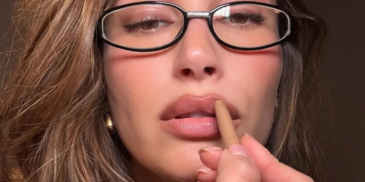 Lip Contouring or Lip Liner: Which Makes Lips Look Bigger?