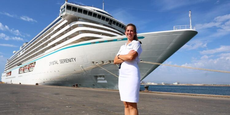 Entrevista a Miriam Batalla, de Vila-real y enfermera a bordo del crucero 'Crystal Serenity'