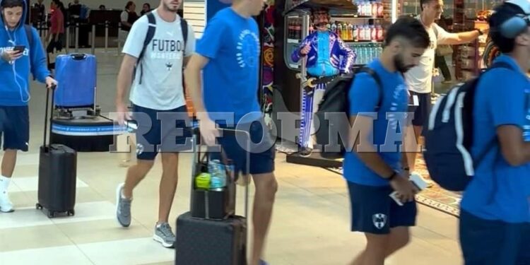 Retrasa falla en avión viaje de Rayados