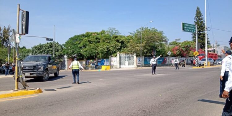 Despejan el crucero del estadio de beisbol tras protesta de trabajadores