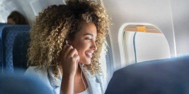 Esta es la mejor estrategia para que tu billete de avión no salga tan caro según dos importantes estudios