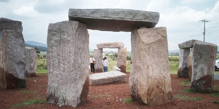 No viajes hasta Inglaterra, conoce el Stonehenge queretano en este municipio