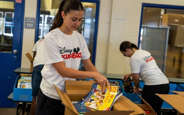 Disney Cruise Line trabaja con voluntarios de Universidad de las Bahamas