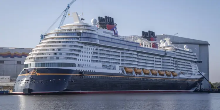Disney acelera expansión de cruceros y prevé operar 13 barcos para finales de 2030