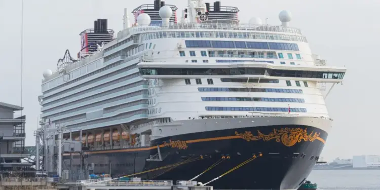 Disney adelanta expansión de cruceros y llegará a 13 barcos en 2030