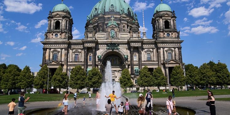 Estados Unidos advierte tener "especial cautela" antes de viajar a Alemania, Francia, Italia y España