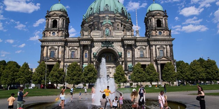 Estados Unidos advierte tener "especial cautela" antes de viajar a Alemania, Francia, Italia y España