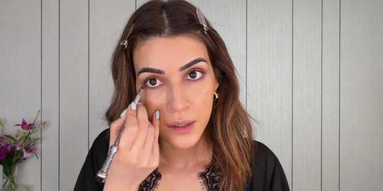 Kriti Sanon’s ‘New Love’ Gives Her an ‘Instant’ Facelift—In the Car