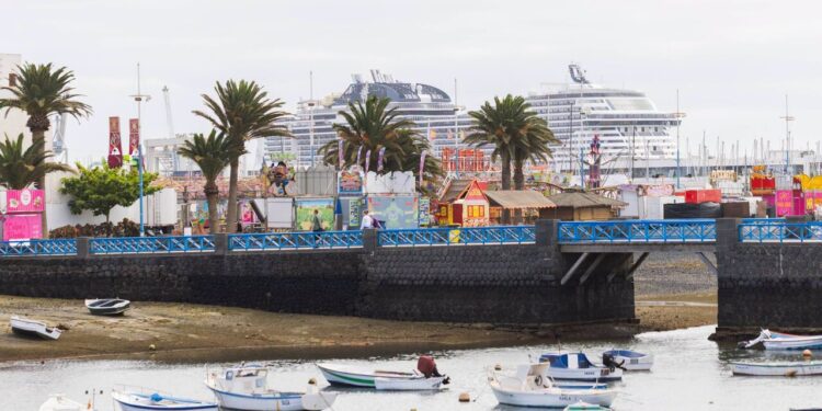 El Virtuosa con 4.500 pasajeros inicia la pretemporada en Arrecife que tiene confirmada hasta diciembre la escala de 100 cruceros