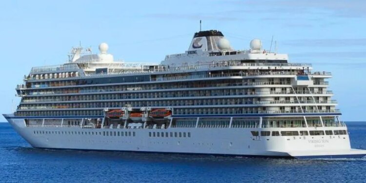 El crucero de turismo “Viking Yi Dun” hace escala en Tarragona en su primer itinerario por el Mediterráneo