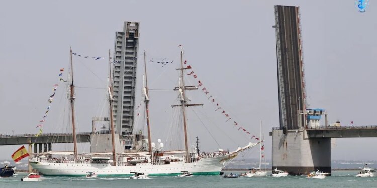 El buque-escuela “Juan Sebastián de Elcano” regresa a Cádiz tras completar su XCVIII crucero de instrucción