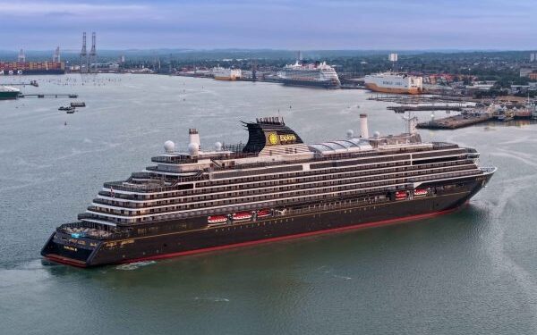 Puerto de Southampton recibe recalada inaugural del crucero Explora III en Reino Unido
