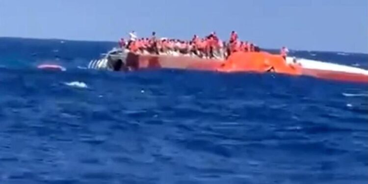 El rescate de los pasajeros del crucero que ha zozobrado en Chipre