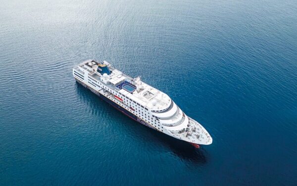 Plantours presenta crucero mundial con escalas en fiordos chilenos e Isla de Pascua