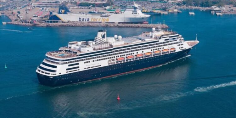 AGOSTO VIENEN CRUCEROS