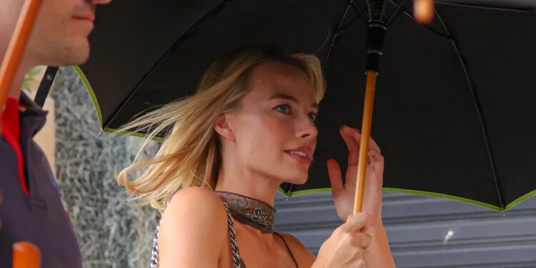 In Rainy Paris, Margot Robbie Finds the Chicest Possible Solution