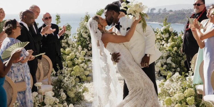 Esta pareja de deportistas celebró su boda junto a Taylor Swift en la costa de California y con tradiciones samoanas