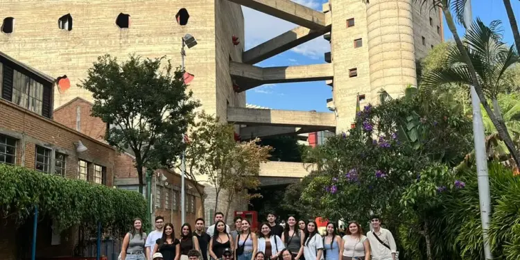 Estudiantes de Arquitectura UDD realizan viajes académicos a Sao Paulo
