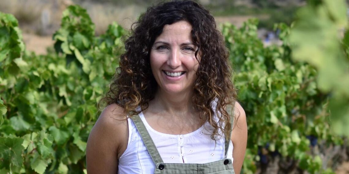 Núria Altés, enóloga: “Quien visita mi bodega puede viajar en el tiempo a través del vino por su preservación y el respeto que tenemos a nuestros antepasados”