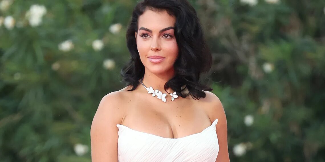 Georgina Rodríguez elige una falda midi y zapatos de tacón Gucci para su boda con Cristiano Ronaldo