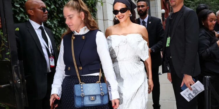 How to Wear a Handkerchief According to the Street Style Set