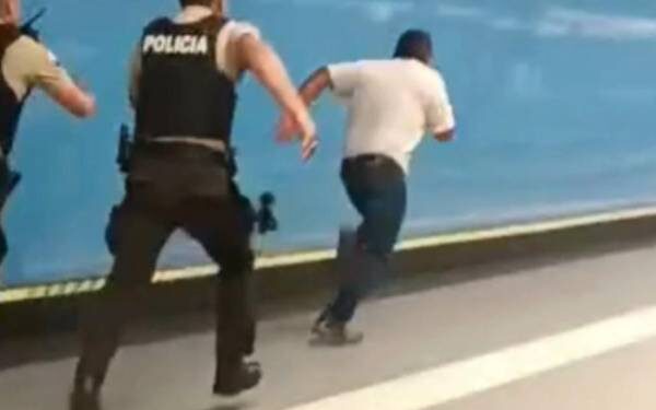 Hombre que irrumpió ebrio y trató de viajar sin pagar en el Metro de Quito recibe multa de USD 482
