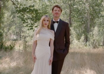 FOTOS: La boda de Emma Roberts en las montañas y su vestido de novia inspirado en supermodelos de los 90