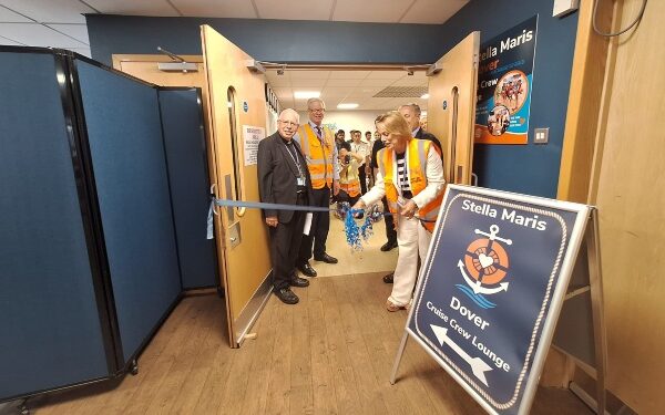 Puerto de Dover y Stella Maris inauguran salón para tripulaciones de crucero