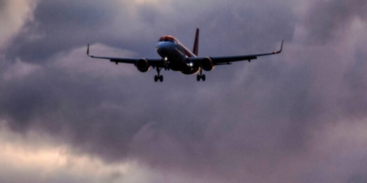 Tormentas eléctricas en Nueva York amenazan desplazamientos nocturnos y viajes aéreos
