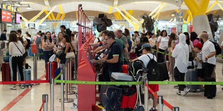 Italia y España prorrogan 15 días más los controles de los viajes procedentes de ambos países