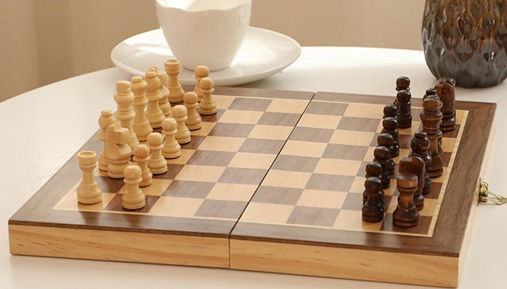 Juego De Ajedrez 3 En 1 De Madera Plegable – Ajedrez, Damas Y Backgammon, Tablero De 29x29 Cm, Ideal Para Viajes