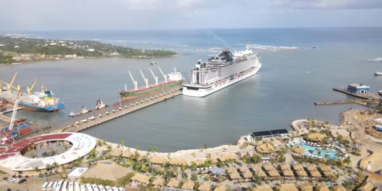 Taíno Bay niega cruceros hagan vertidos en la bahía de Puerto Plata; dicen es sedimento por hélices