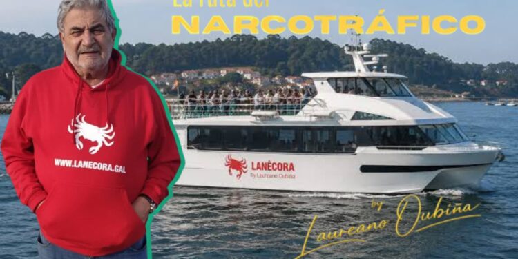 Laurena Oubiña junto a 'La Nécora', el barco en el que se desarrollará la "Ruta del Narcotráfico" por las Rías Baixas