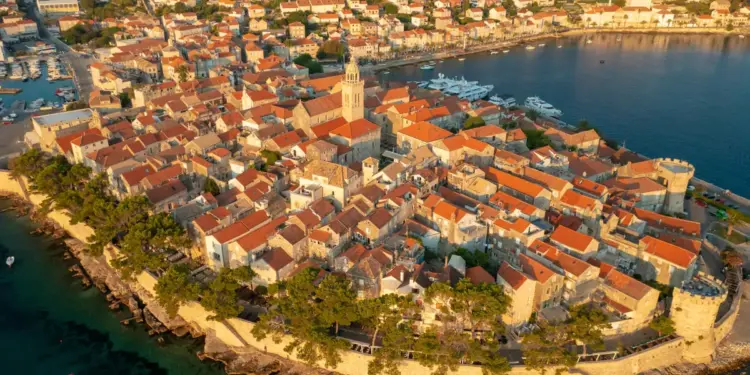 El baile de espadas en la isla de Croacia que (quizá) vio nacer a Marco Polo