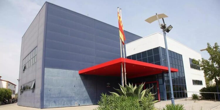 La Unidad de Investigación de la comisaría de Roses se encarga de investigar la posible estafa. En la imagen, el edificio de los Mossos d'Esquadra, en una fotografía de archivo.