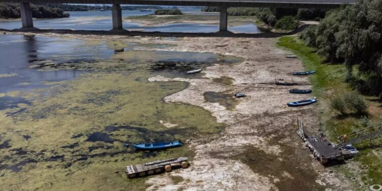 La sequía arruina un crucero por el Danubio de 120 españoles que termina el viaje en autocar por el bajo nivel del mar