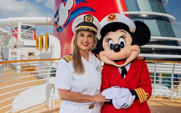 DCL presenta la historia de nueva capitana del Disney Wish: María Gotor
